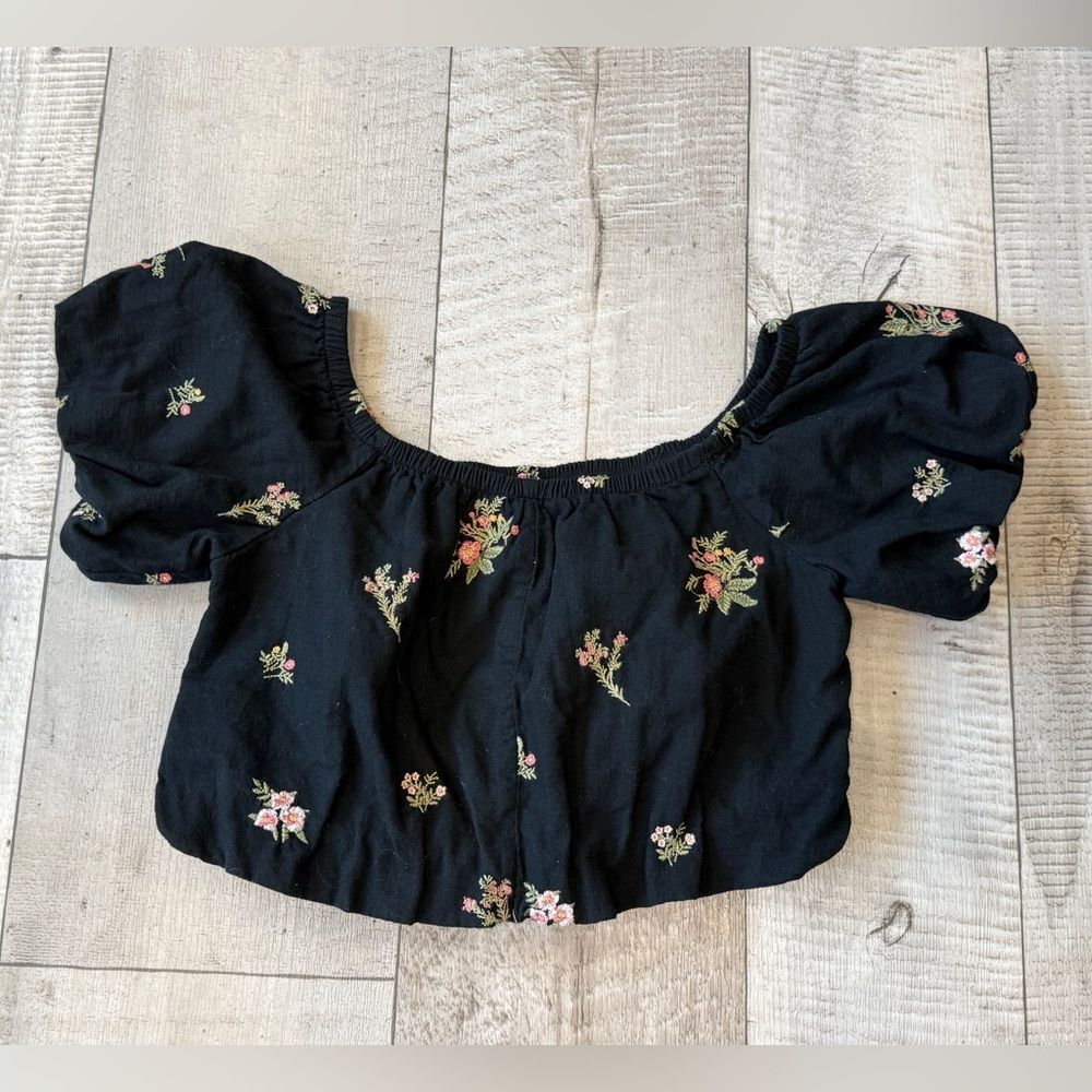 American Eagle Floral Embroidered Puff Sleeve Off Shoulder Crop Top Black XS - Picture 3 of 3